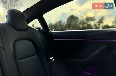 Седан Tesla Model 3 2021 в 
