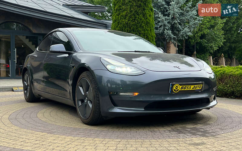 Седан Tesla Model 3 2021 в 