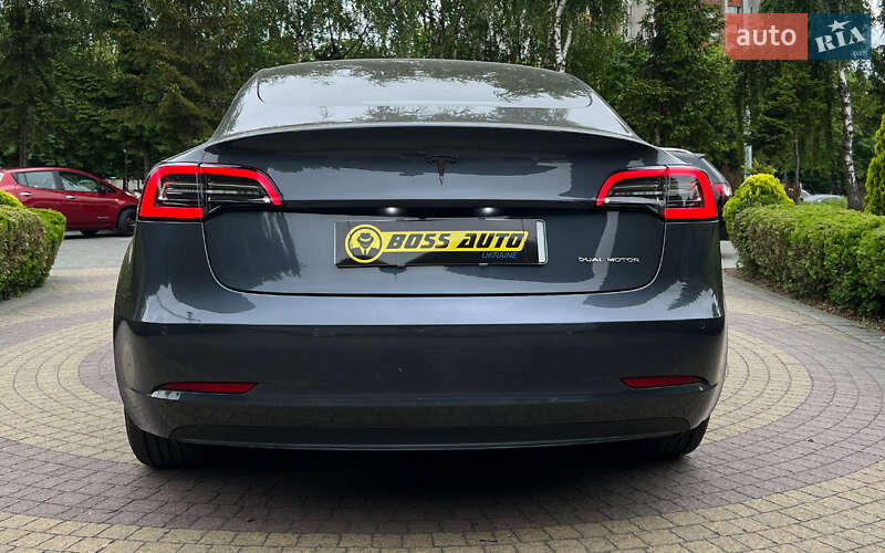 Седан Tesla Model 3 2021 в Львове