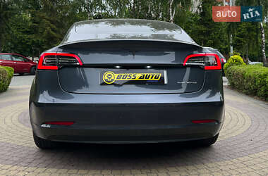 Седан Tesla Model 3 2021 в 
