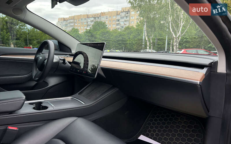 Седан Tesla Model 3 2021 в Львове