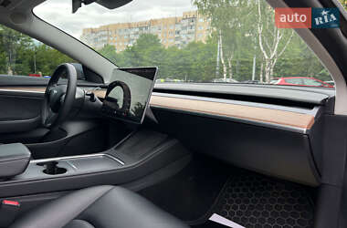 Седан Tesla Model 3 2021 в 