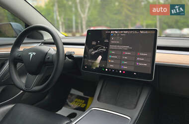 Седан Tesla Model 3 2021 в 