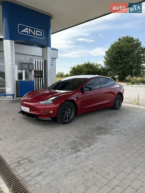 Седан Tesla Model 3 2021 в Чернівцях