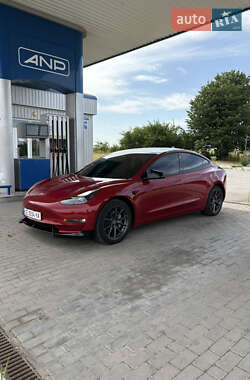 Седан Tesla Model 3 2021 в 