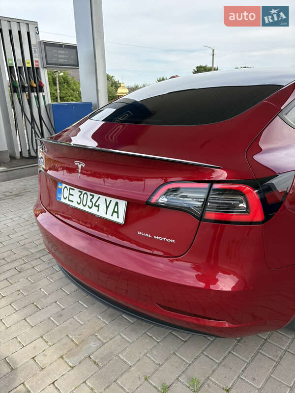 Седан Tesla Model 3 2021 в Чернівцях