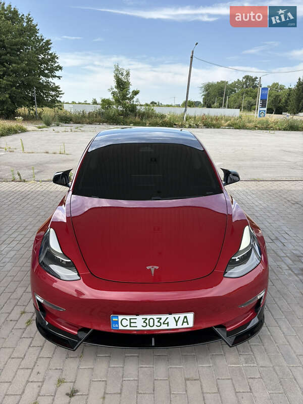 Седан Tesla Model 3 2021 в Чернівцях
