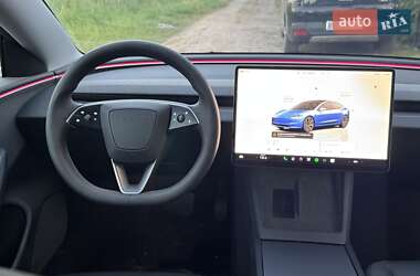 Седан Tesla Model 3 2024 в 