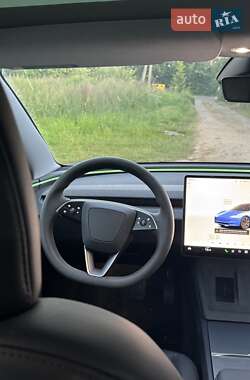 Седан Tesla Model 3 2024 в 