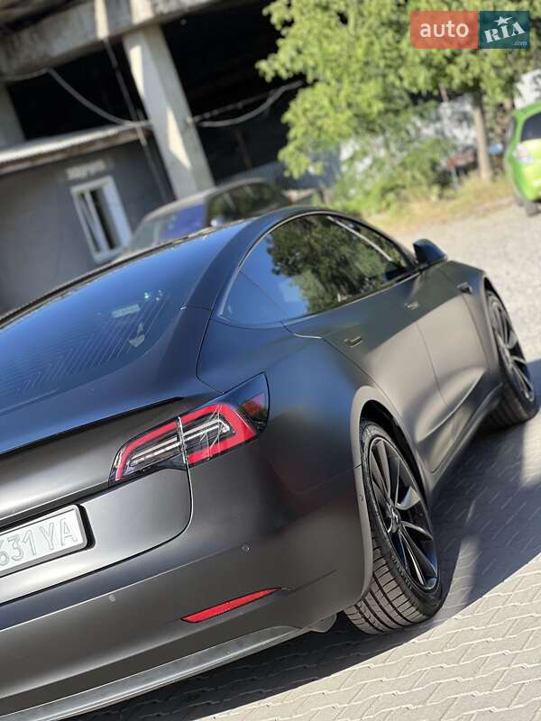 Седан Tesla Model 3 2020 в Івано-Франківську