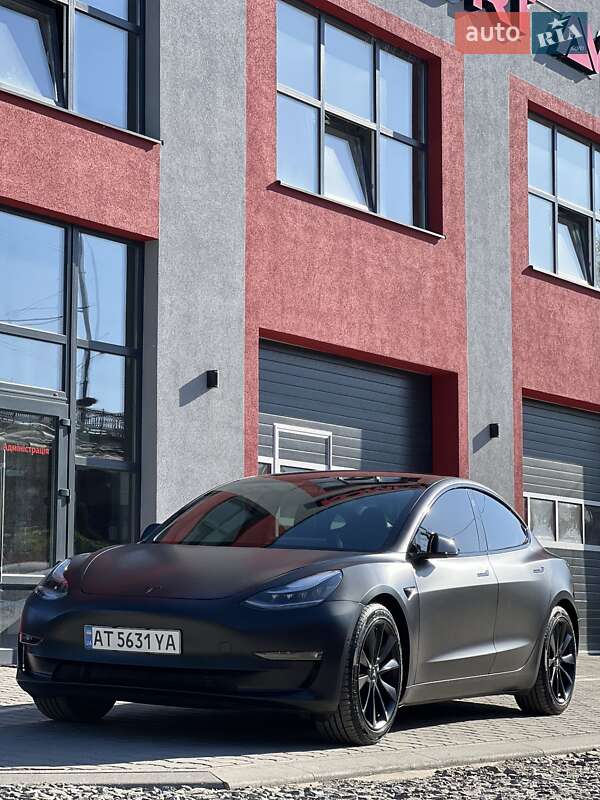Седан Tesla Model 3 2020 в Івано-Франківську