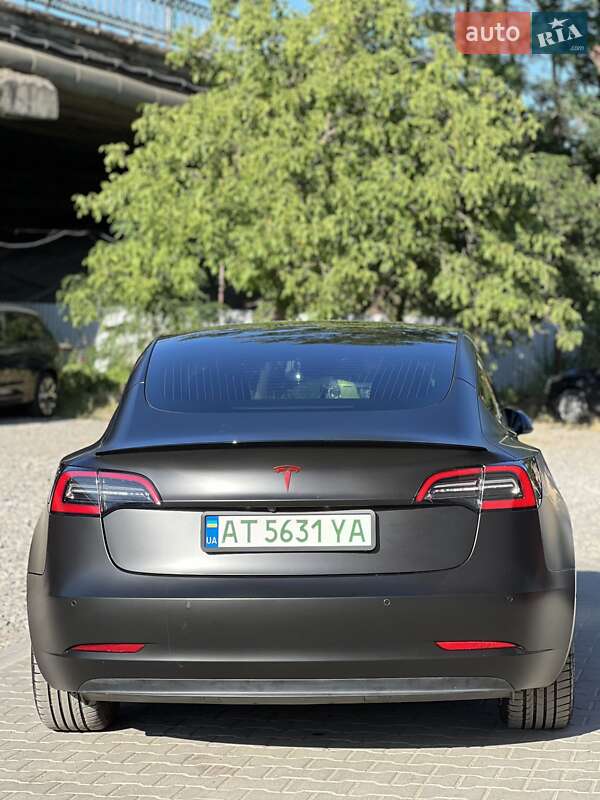 Седан Tesla Model 3 2020 в Івано-Франківську