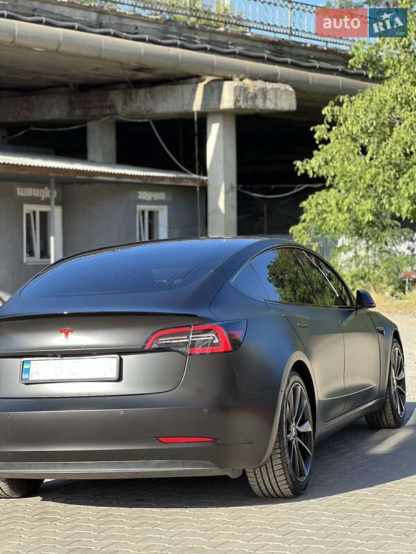 Седан Tesla Model 3 2020 в Івано-Франківську
