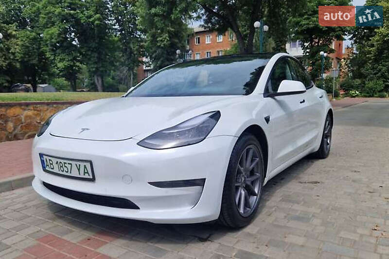 Седан Tesla Model 3 2021 в 