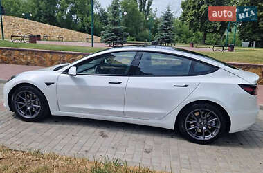 Седан Tesla Model 3 2021 в 