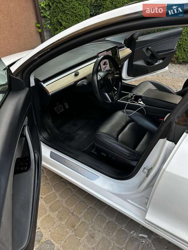 Седан Tesla Model 3 2018 в Львові