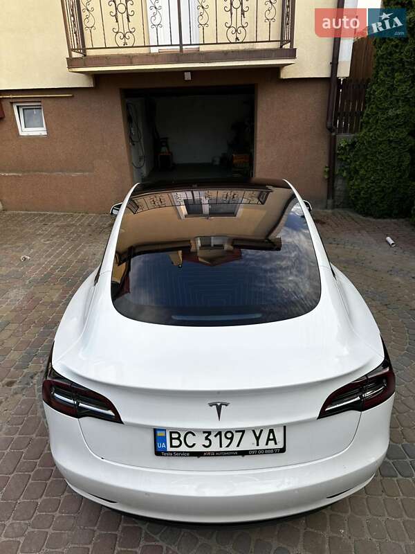 Седан Tesla Model 3 2018 в Львові