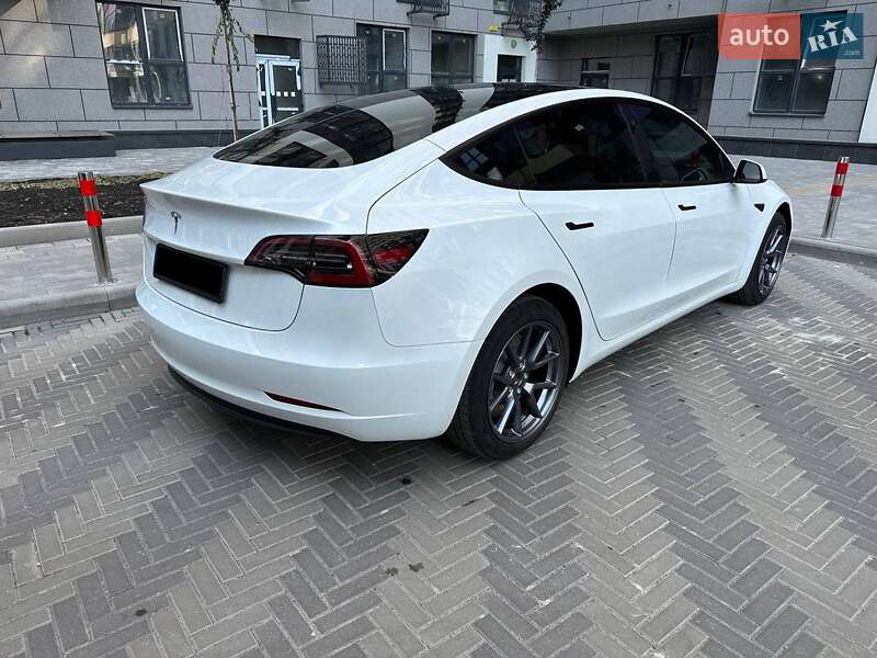Седан Tesla Model 3 2023 в Львові
