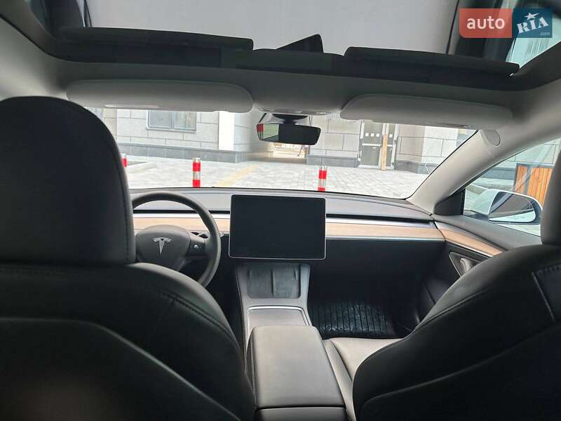 Седан Tesla Model 3 2023 в Львові