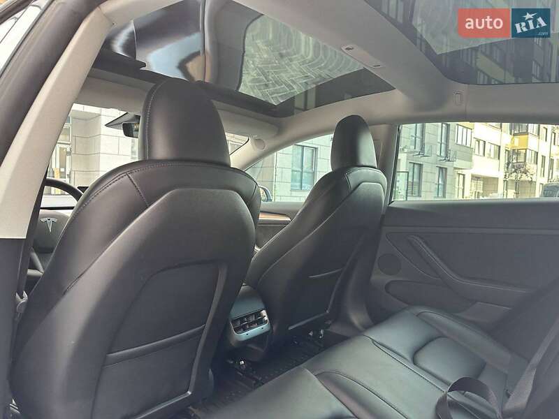 Седан Tesla Model 3 2023 в Львові