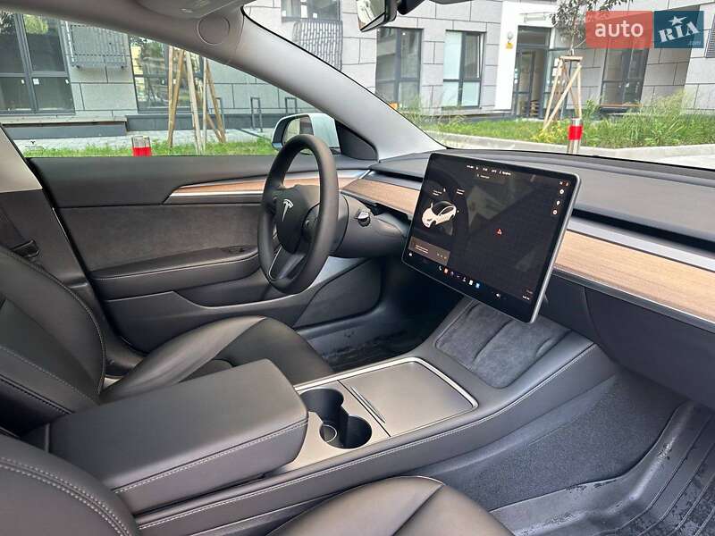 Седан Tesla Model 3 2023 в Львові
