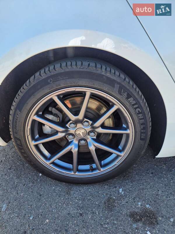 Седан Tesla Model 3 2020 в Черкассах
