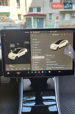 Седан Tesla Model 3 2020 в 