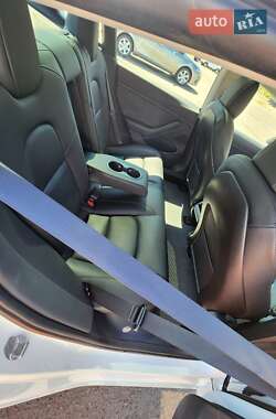Седан Tesla Model 3 2020 в 
