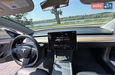 Седан Tesla Model 3 2022 в 