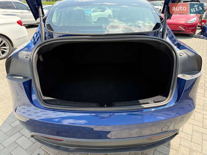 Седан Tesla Model 3 2024 в Луцке