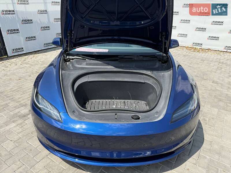 Седан Tesla Model 3 2024 в Луцке