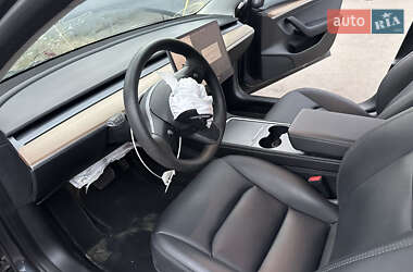 Седан Tesla Model 3 2022 в 