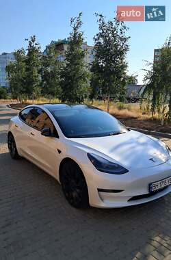 Седан Tesla Model 3 2022 в 
