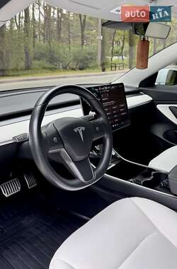 Седан Tesla Model 3 2018 в 