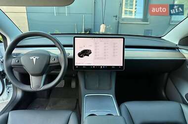 Седан Tesla Model 3 2022 в 