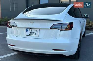 Седан Tesla Model 3 2022 в 