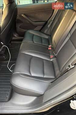 Седан Tesla Model 3 2021 в 