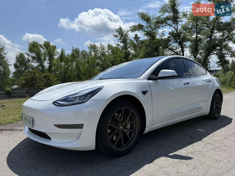 Tesla Model 3 2020