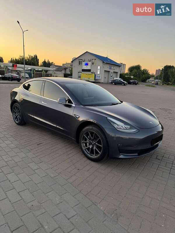 Седан Tesla Model 3 2019 в Києві