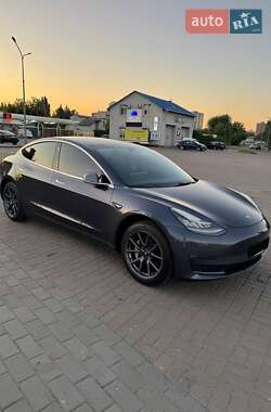 Седан Tesla Model 3 2019 в 