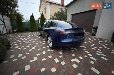 Седан Tesla Model 3 2022 в 
