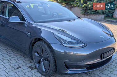 Седан Tesla Model 3 2020 в 
