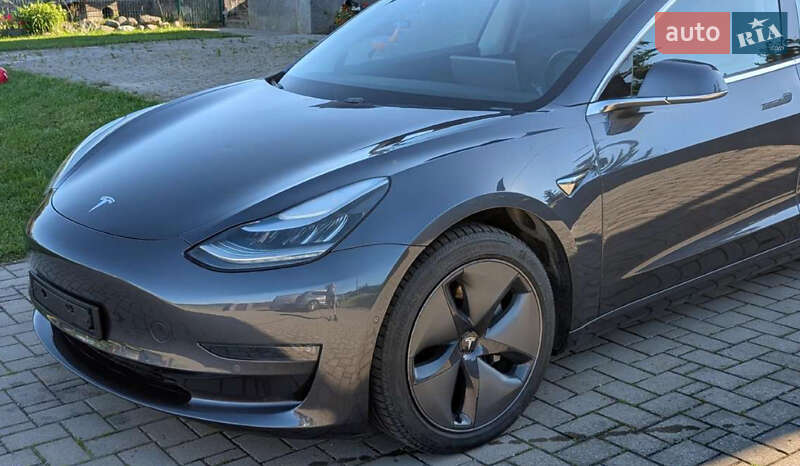Седан Tesla Model 3 2020 в Тернополе