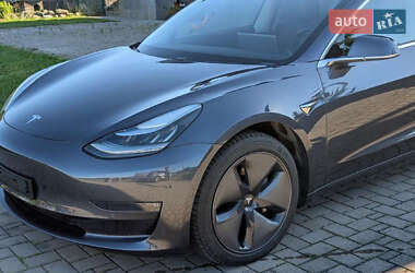 Седан Tesla Model 3 2020 в 