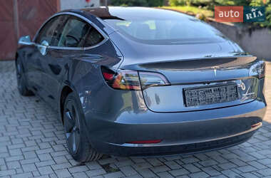 Седан Tesla Model 3 2020 в 