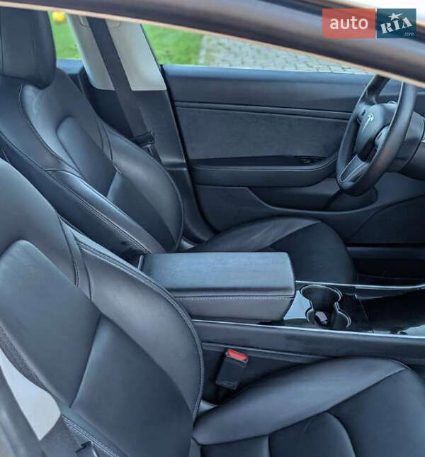 Седан Tesla Model 3 2020 в Тернополе