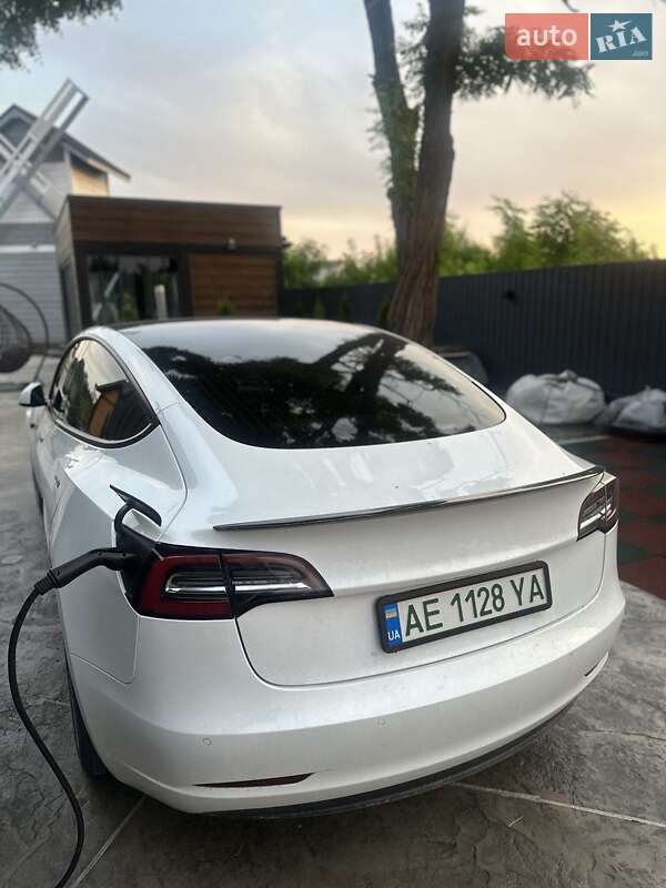 Седан Tesla Model 3 2018 в Дніпрі