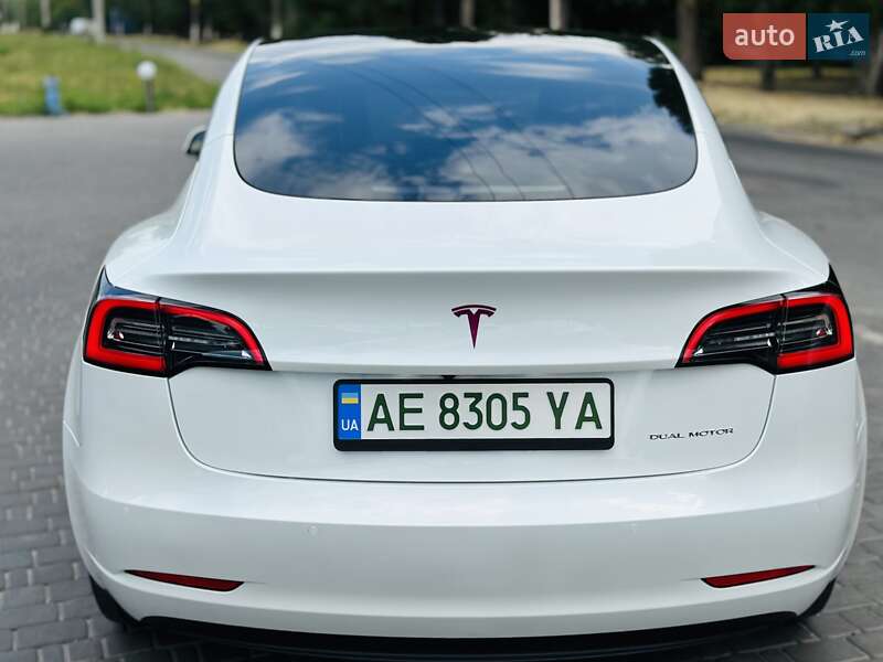 Седан Tesla Model 3 2021 в Каменском