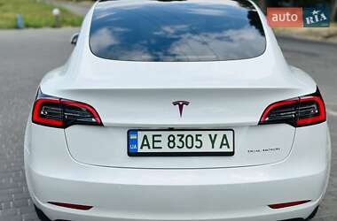 Седан Tesla Model 3 2021 в 