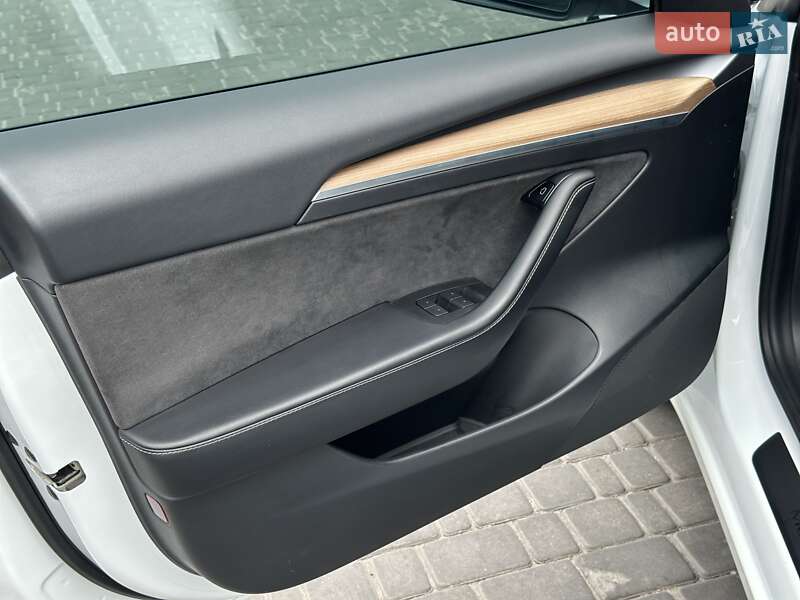 Седан Tesla Model 3 2021 в Каменском